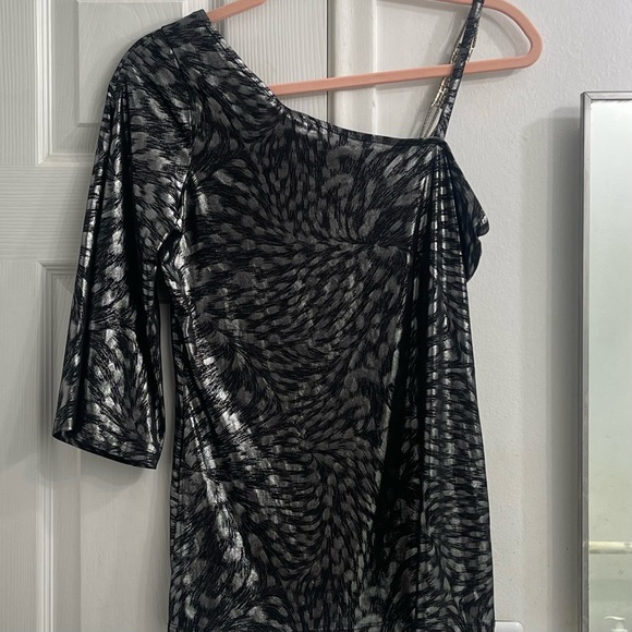 Venus One Shoulder Metallic Leopard Print Top - Picture 2 of 2